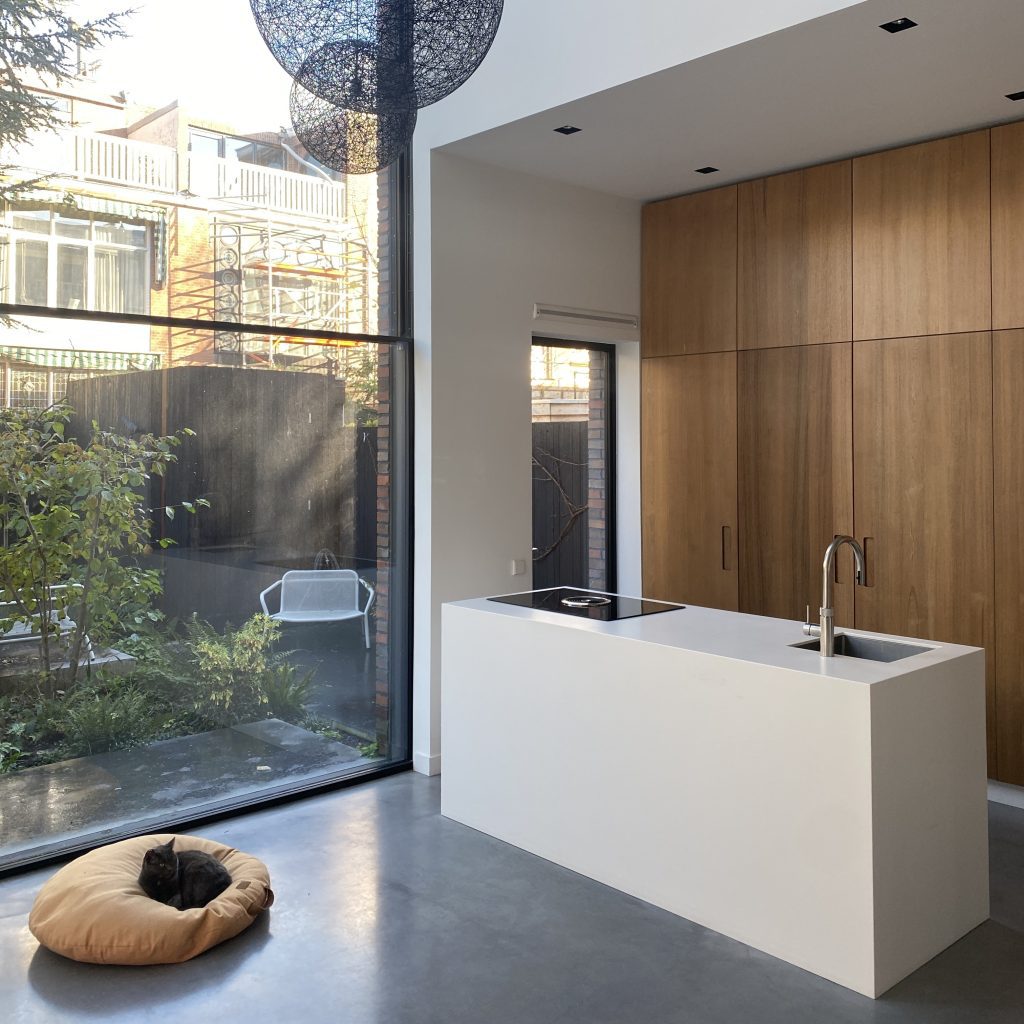 openkeuken-herenhuis-kastenwand-tobias-denhaag